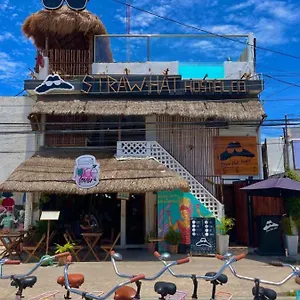 Straw & Rooftop Bar Hostel